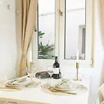 Stylish Studio Near The Tuileries Gardens