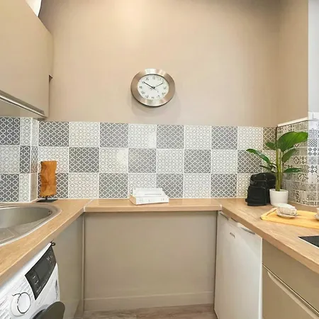 Stylish Near The Tuileries Gardens Apartment Paris