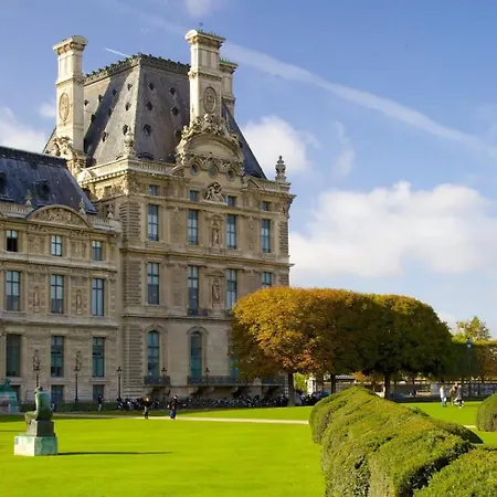 Stylish Near The Tuileries Gardens Apartment