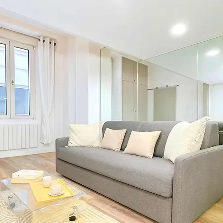 Stylish Near The Tuileries Gardens Apartment *