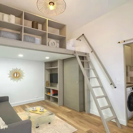 Stylish Near The Tuileries Gardens Paris