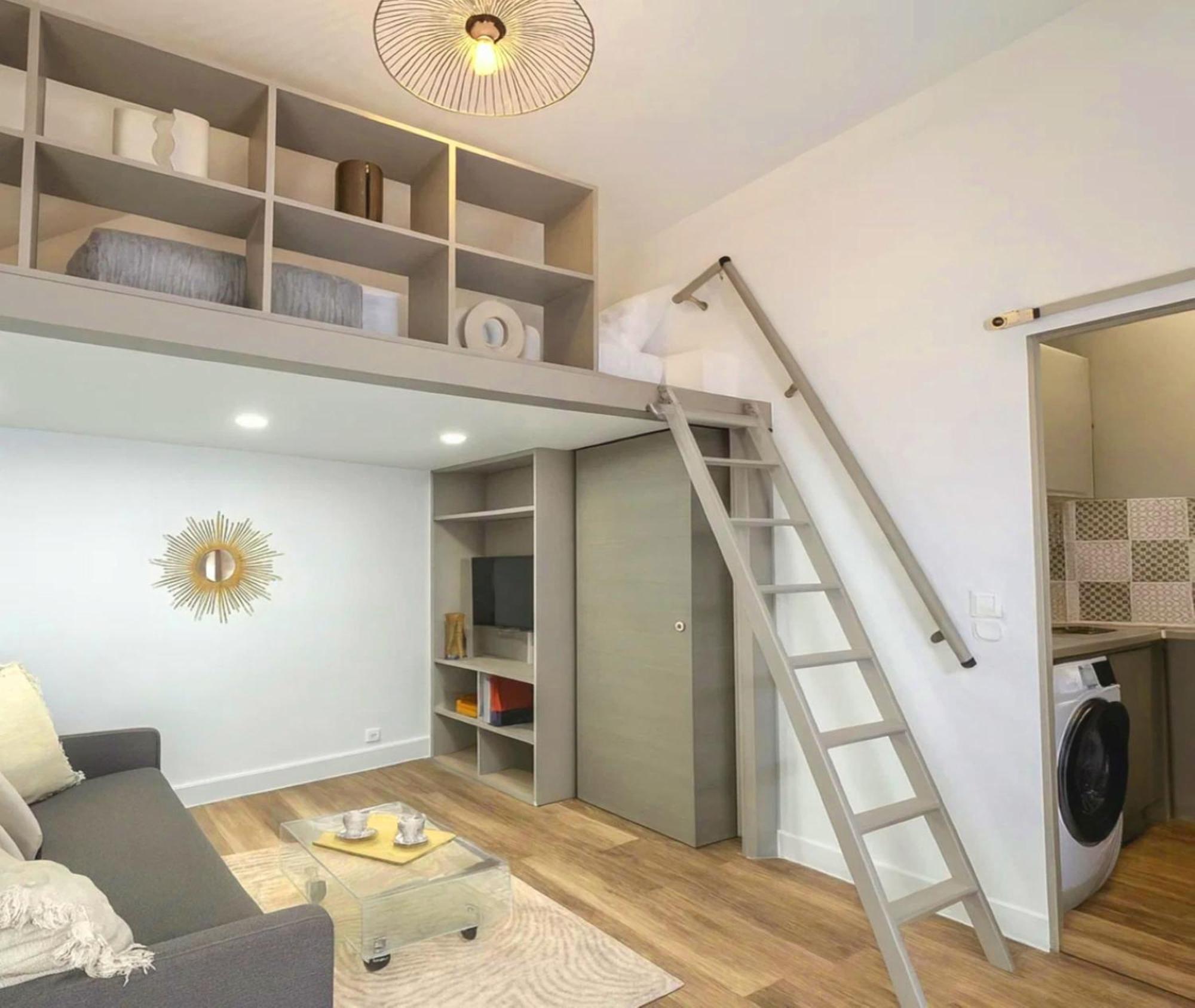 Stylish Near The Tuileries Gardens Paris